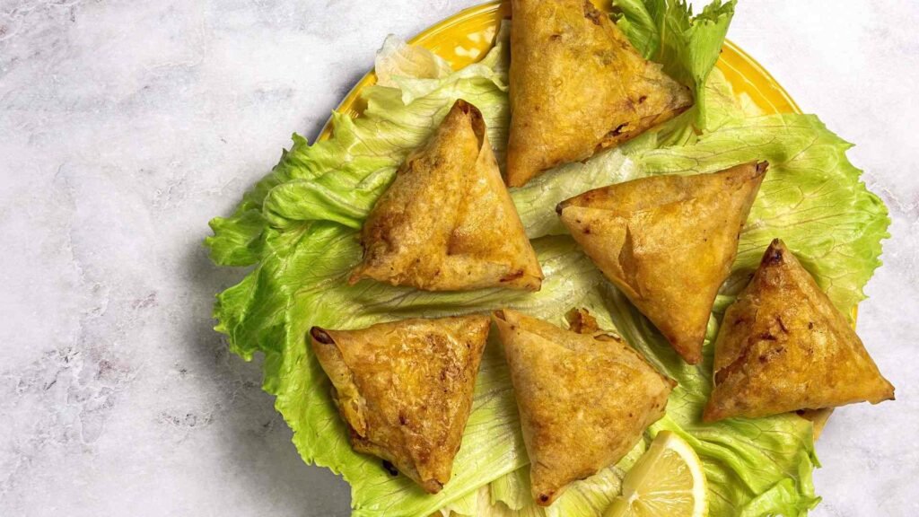 Briouates marocains sucrés et salés, petites bricks populaires dans la street food