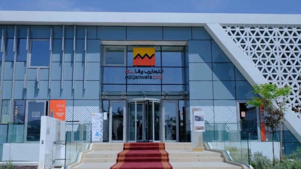 Distributeur et guichet d’une banque marocaine pour retrait et change de devises