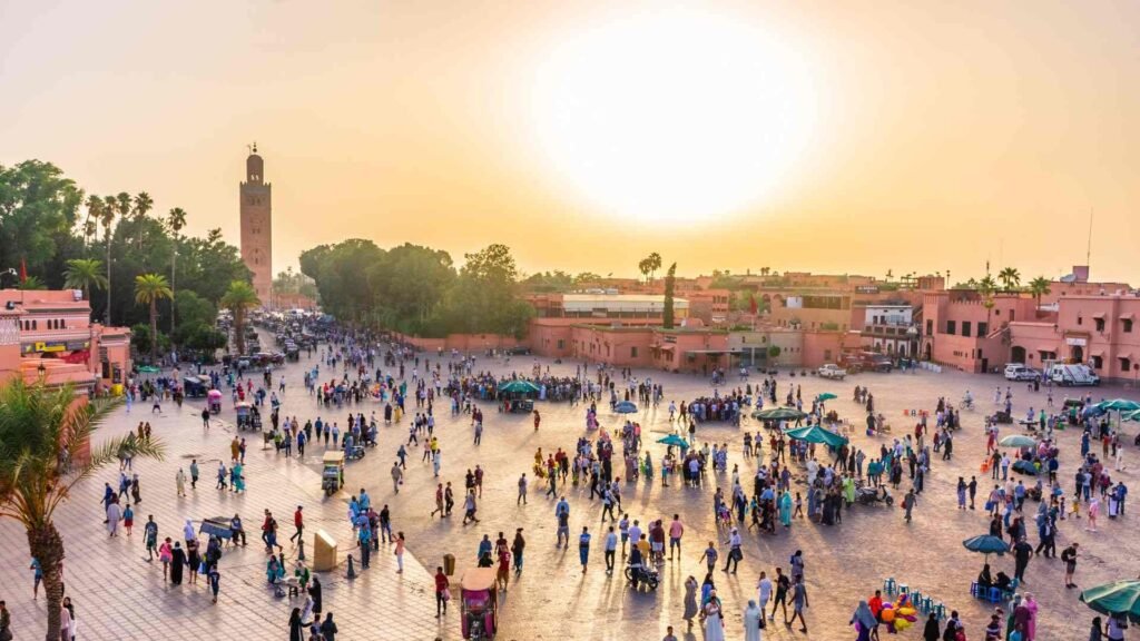 Marrakech en automne, couleurs chaudes et ambiance douce dans les rues