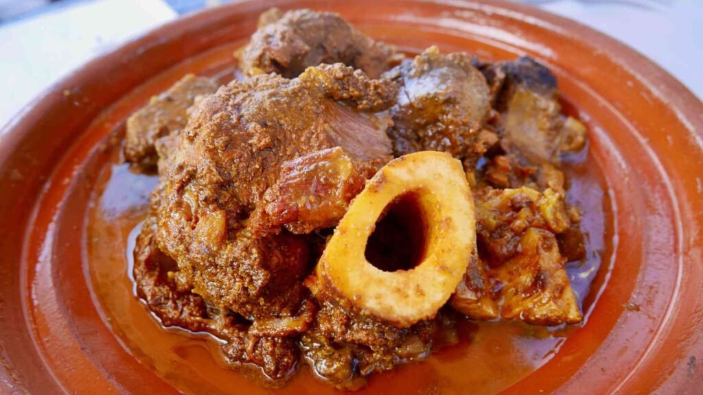 Méchoui marocain, agneau rôti lentement assaisonné au cumin et sel