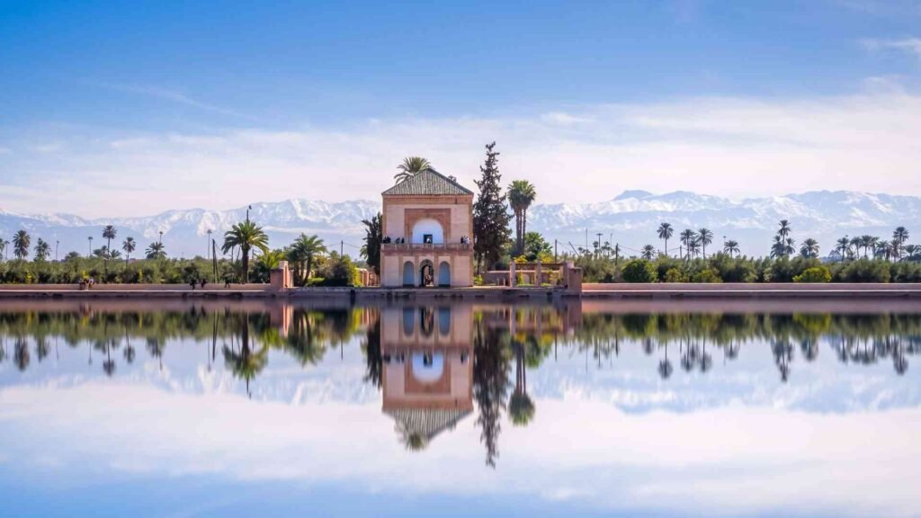 L’image la plus connue du Jardin de la Ménara : son pavillon posé au bord du bassin